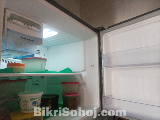 একটি ৪৮৬ লিটার এর Walton  Fridge বিক্রি হবে।